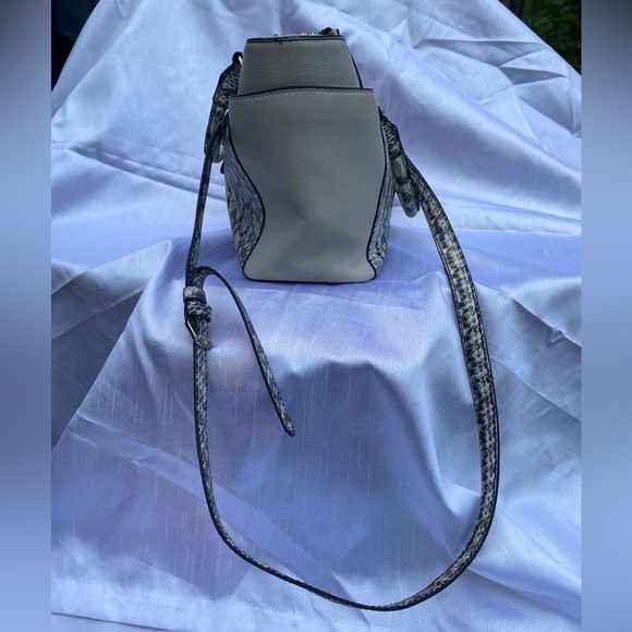 Guess Lakeshore Collection Handbag  Python Texture Beige and Black - Picture 6 of 14